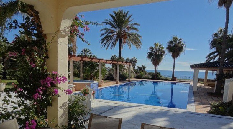 Málaga - Estepona - 8400m2
