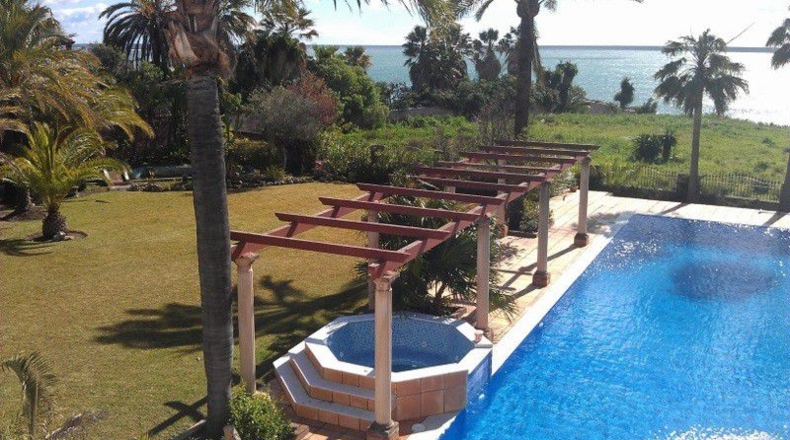 Málaga - Estepona - 8400m2