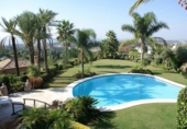 Vil·la amb terreny en venda a Marbella ref.: TR25546 foto