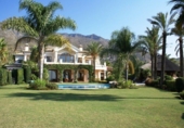 Vil·la amb terreny en venda a Marbella ref.: TR25546 foto