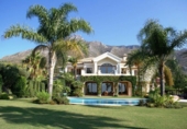 Vil·la amb terreny en venda a Marbella ref.: TR25546 foto