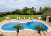 Vil·la amb terreny en venda a Marbella ref.: TR12149 foto