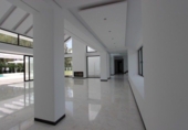 Вилла с участком на продажу в городе Марбелья. Фото