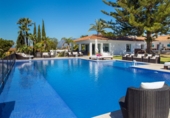 Vil·la amb terreny en venda a Marbella ref.: TR252030 foto