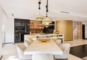 Chalet adosado con terreno en venta en Marbella ref: TR190457 foto