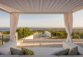 Chalet adosado con terreno en venta en Marbella ref: TR190457 foto