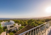 Chalet adosado con terreno en venta en Marbella ref: TR190457 foto
