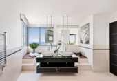 Chalet adosado con terreno en venta en Marbella ref: TR190456 foto