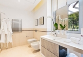 Chalet adosado con terreno en venta en Marbella ref: TR190456 foto