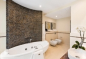 Chalet adosado con terreno en venta en Marbella ref: TR190456 foto
