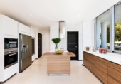 Chalet adosado con terreno en venta en Marbella ref: TR190456 foto