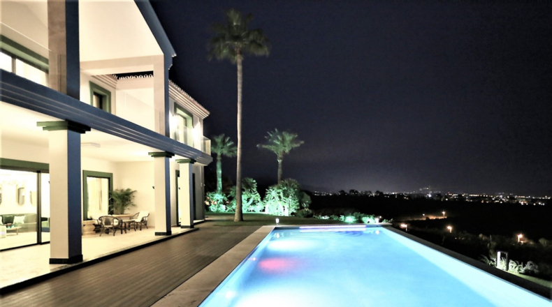 Málaga - Estepona - 2000m2