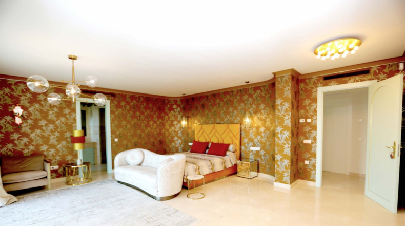 Málaga - Estepona - 2000m2