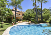 Vil·la amb terreny en venda a Marbella ref.: TR12125 foto