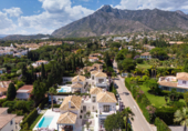 Vil·la amb terreny en venda a Marbella ref.: TR25664 foto