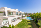 Vil·la amb terreny en venda a Marbella ref.: TR29738 foto