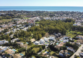 Вилла с участком на продажу в городе Эстепона. Фото