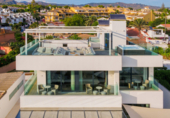 Villa con terreno en venta en Marbella ref: TR89779 foto