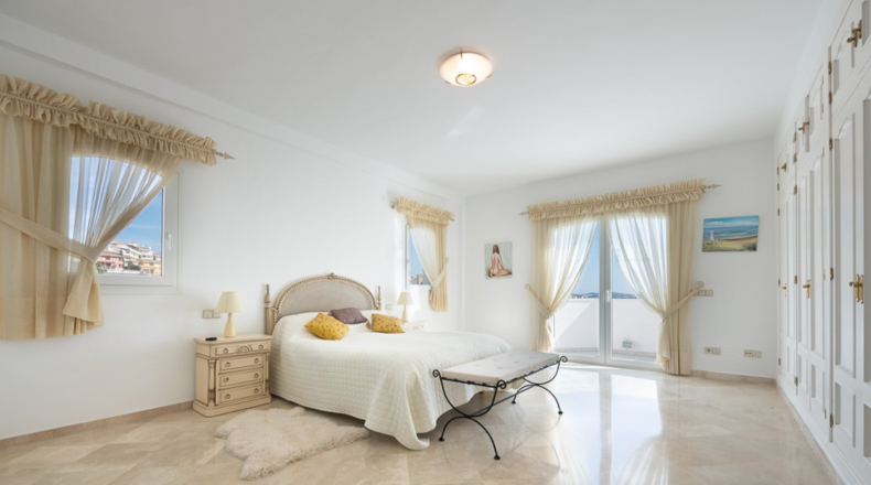 Malaga - Urbanización Sitio de Calahonda - 1580m2