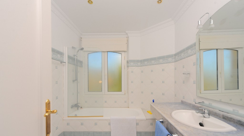 Malaga - Urbanización Sitio de Calahonda - 1580m2