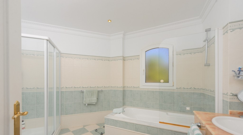 Malaga - Urbanización Sitio de Calahonda - 1580m2