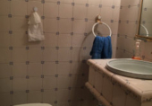 Отдельно стоящий дом с участком на продажу в городе Poio de Arriba. Фото