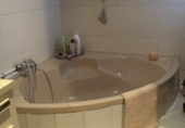 Отдельно стоящий дом с участком на продажу в городе Poio de Arriba. Фото