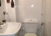Отдельно стоящий дом с участком на продажу в городе Poio de Arriba. Фото