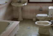 Отдельно стоящий дом с участком на продажу в городе Понтеведра. Фото