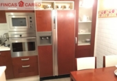 Отдельно стоящий дом с участком на продажу в городе Poio de Arriba. Фото