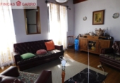 Дом с участком на продажу в городе Poio de Arriba. Фото
