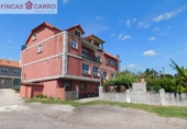 Отдельно стоящий дом с участком на продажу в городе Poio de Arriba. Фото