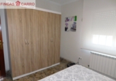 Отдельно стоящий дом с участком на продажу в городе Poio de Arriba. Фото