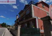 Отдельно стоящий дом с участком на продажу в городе Poio de Arriba. Фото