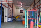 Промышленное здание на продажу в городе Туй. Фото