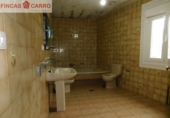 Дом с участком на продажу в городе Poio de Arriba. Фото
