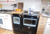 Отдельно стоящий дом с участком на продажу в городе Poio de Arriba. Фото