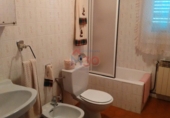 Отдельно стоящий дом с участком на продажу в городе Caicedo Yuso. Фото