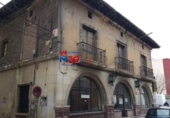 Участок с постройкой на продажу в городе Miranda de Ebro. Фото