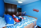 Отдельно стоящий дом с участком на продажу в городе Ferrol. Фото