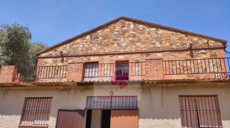 Sevilla - Guadalcanal - 8000m2