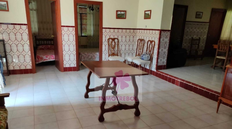 Sevilla - Guadalcanal - 8000m2