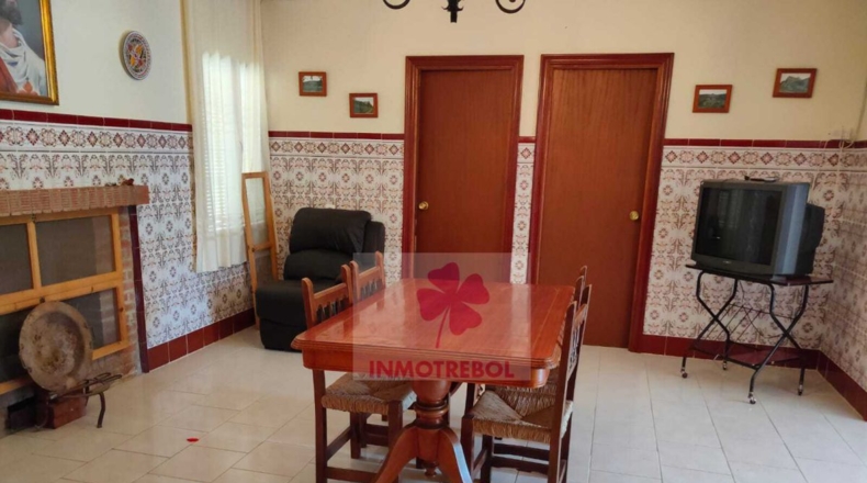 Sevilla - Guadalcanal - 8000m2