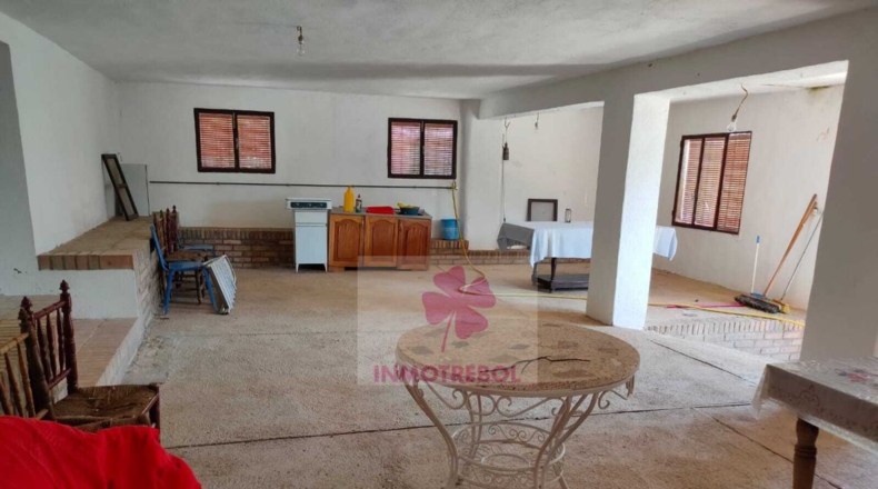 Sevilla - Guadalcanal - 8000m2