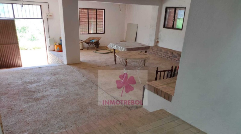 Sevilla - Guadalcanal - 8000m2