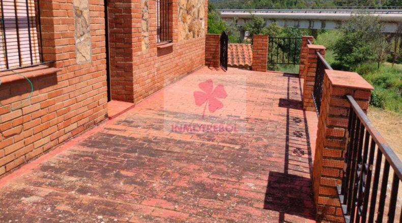 Sevilla - Guadalcanal - 8000m2