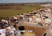 Chalet adosado con terreno en venta en Alcalá del Río ref: TR232972 foto