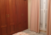 Отдельно стоящий дом с участком на продажу в городе Utrera. Фото