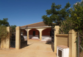 Xalet independent amb terreny en venda a Carmona ref.: TR93362 foto