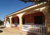 Xalet independent amb terreny en venda a Carmona ref.: TR93362 foto